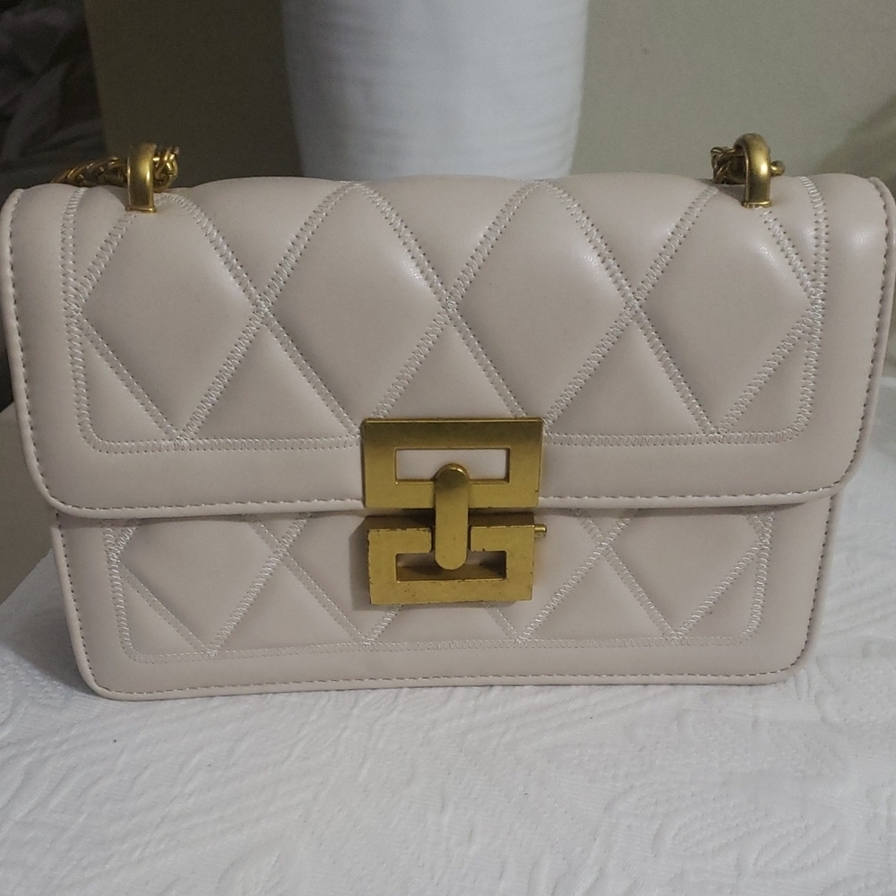 Elegant Cream Quilted Shoulder Bag